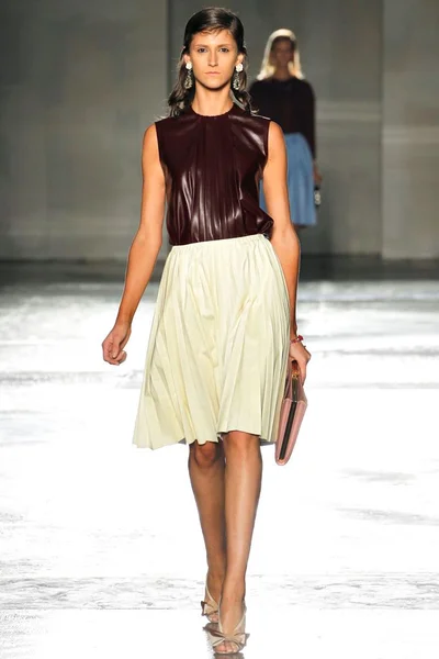 Look 18